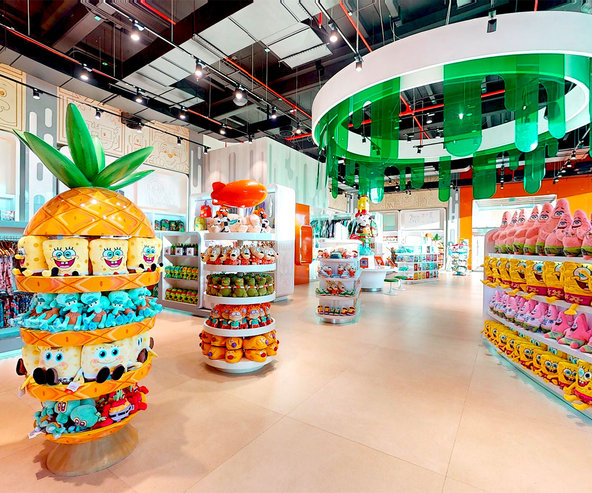 Vista general de la tienda Nickelodeon shop, dentro del parque acuático Aqua Nick Riviera Maya