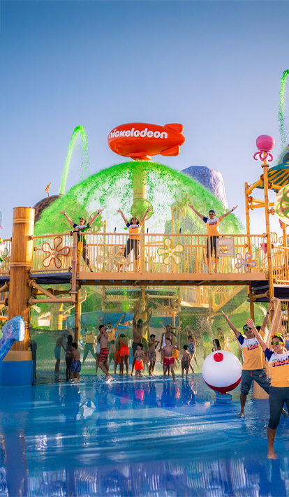 Super Sliming con el Team Nick del parque acuático Aqua Nick Riviera Maya